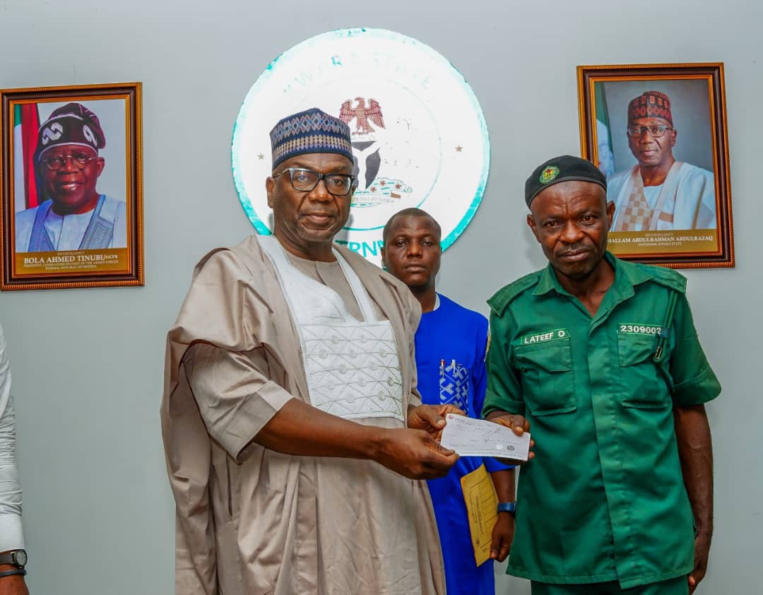 Gov AbdulRazaq presents N80m cheques to families of forest guards killed in Babanla, Oke Ode, Eleyin incidents